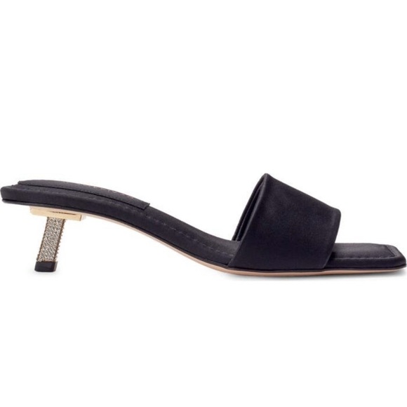 New in a Box GOOD AMERICAN - Kickstand Slide Sandal -
Black - Size 7 - Picture 4 of 16